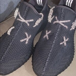 Yeezy 350 v2 black